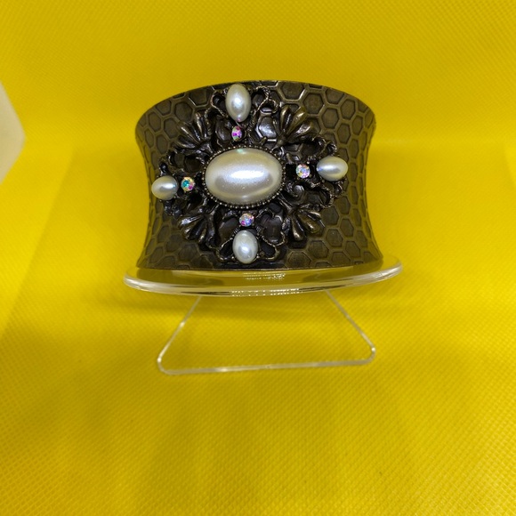 (5/$25‎ SALE ✅) PREOWN VTG LOOK Metal Wrist Cuff Bracelet - Picture 7 of 7